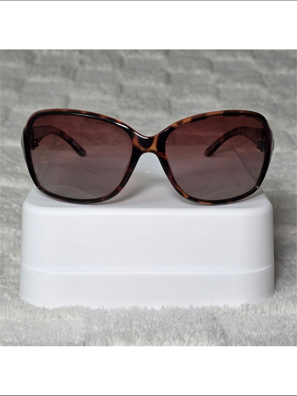 Foster Grant Brown Tortoiseshell Sunglasses With Gold Detail BNWOT